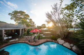 Fun Filled Renovated 80's Gem, 400m to Beach!